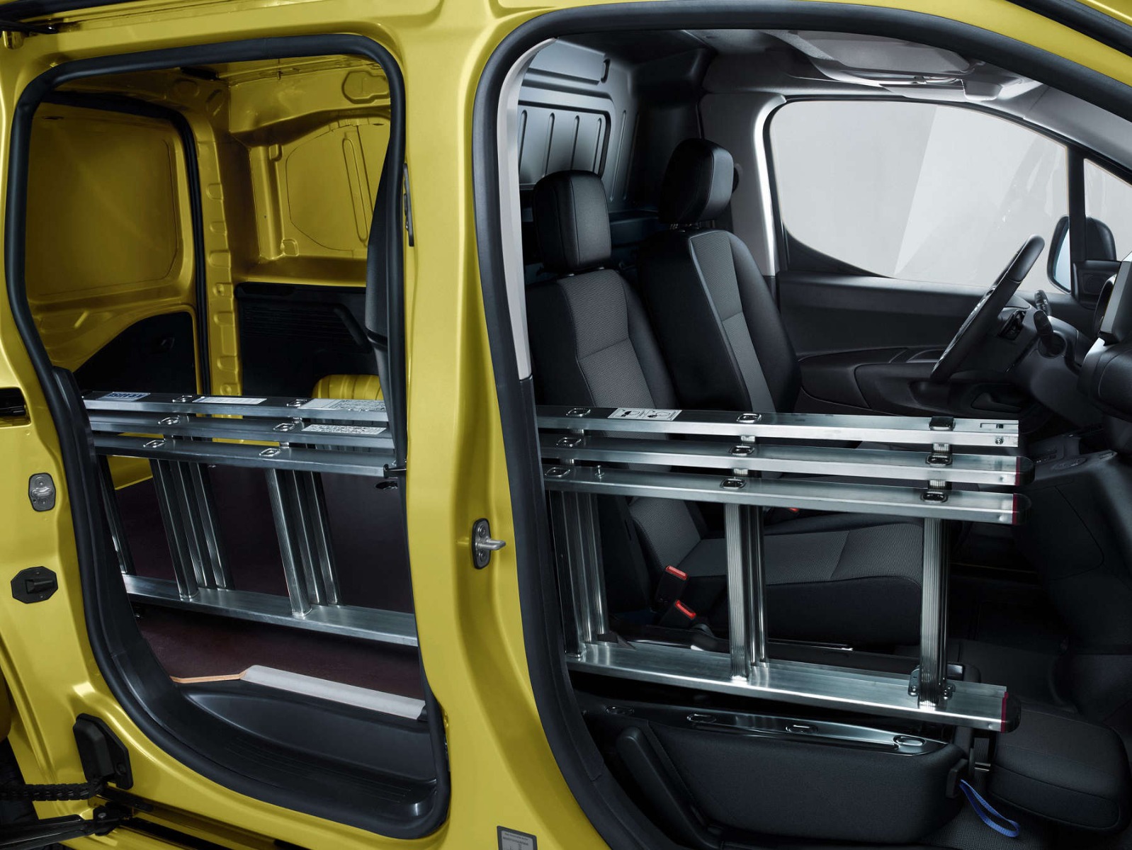 Opel Combo Cargo, перевезення драбини